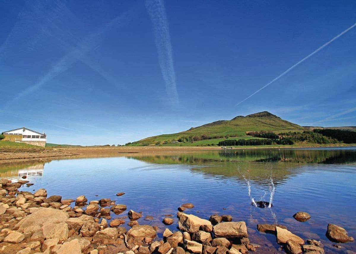 Dovestone Holiday Park Hotel Greenfield  ภายนอก รูปภาพ